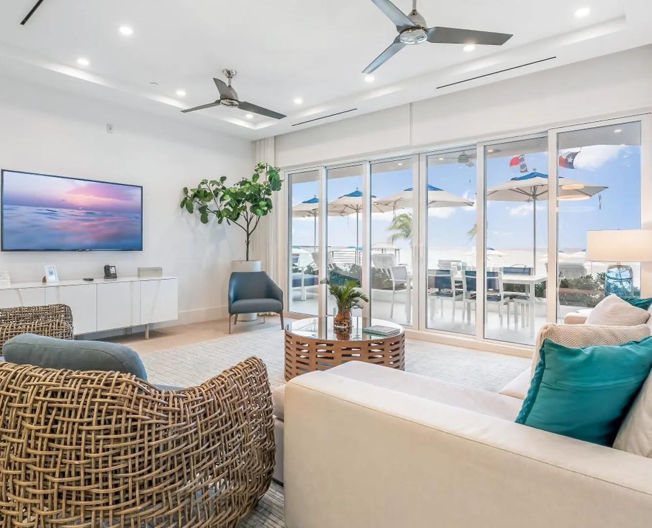Aparthotel Club Suites At Rum Point Driftwood Village